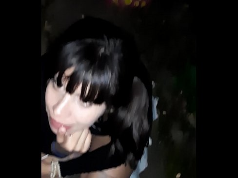 ❤️ Na rua, o pênis inchado em troca de doces ❤ Porno fodido em nós ❌