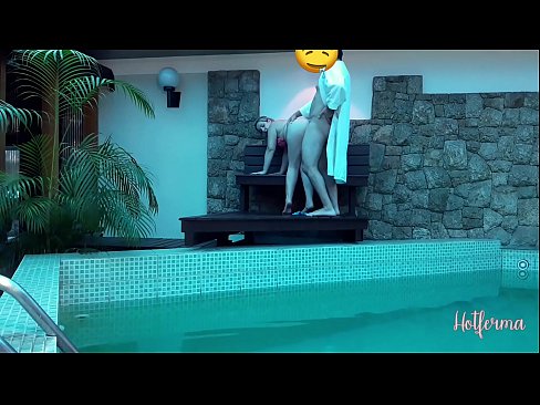 ❤️ Chefe convida empregada para a piscina, mas não conseguiu resistir a um ❤ Porno fodido em nós ❌